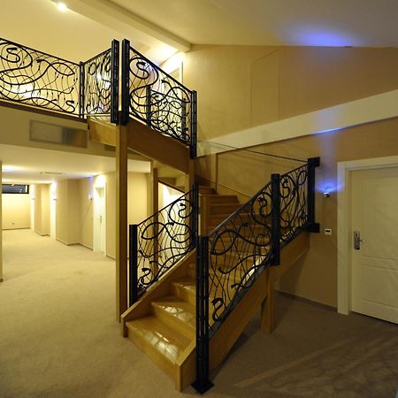 Hotel 1000 Ruza Белград Экстерьер фото