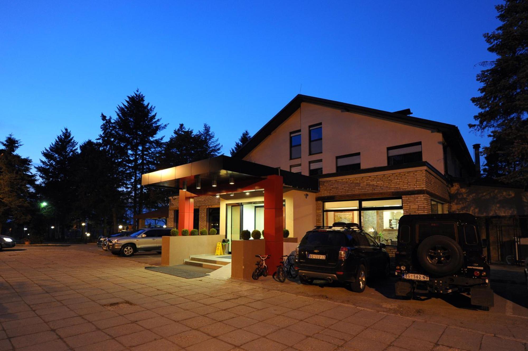 Hotel 1000 Ruza Белград Экстерьер фото