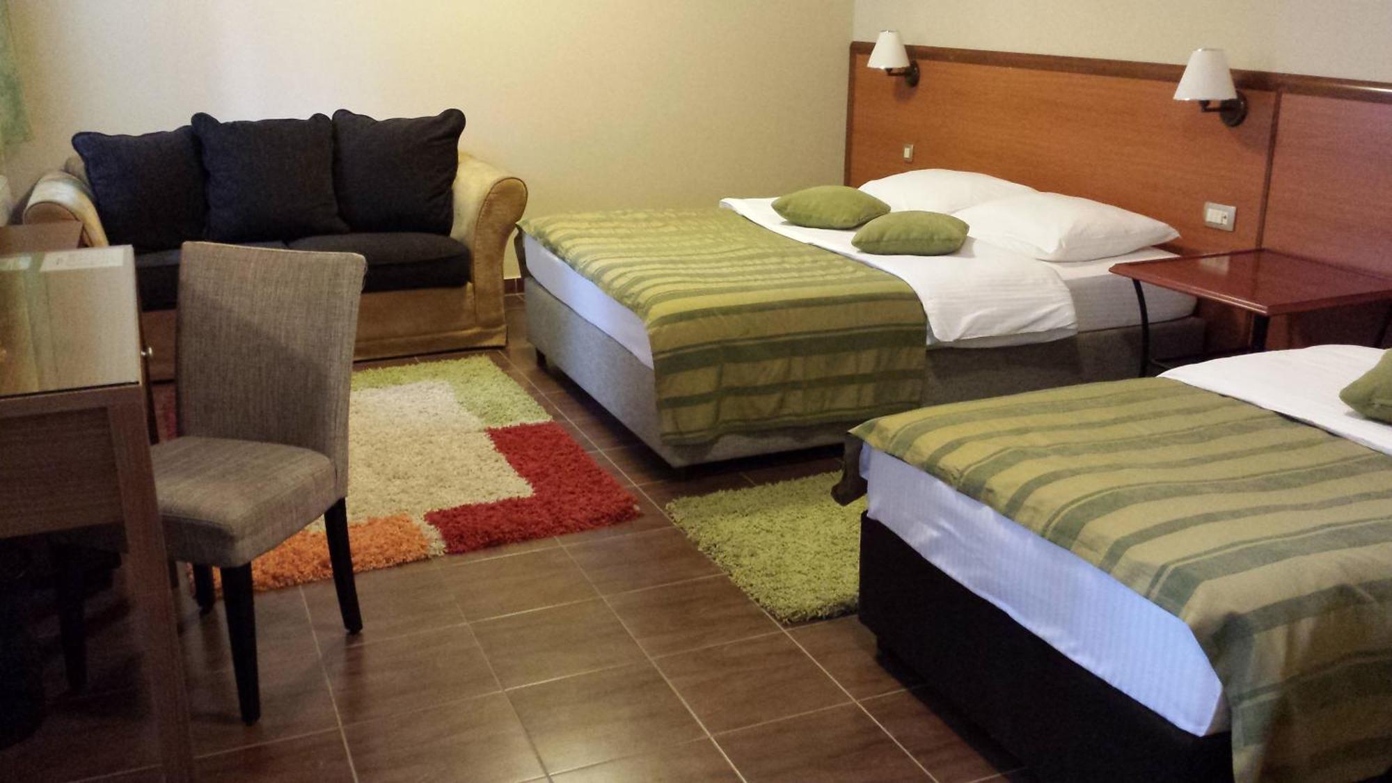 Hotel 1000 Ruza Белград Номер фото