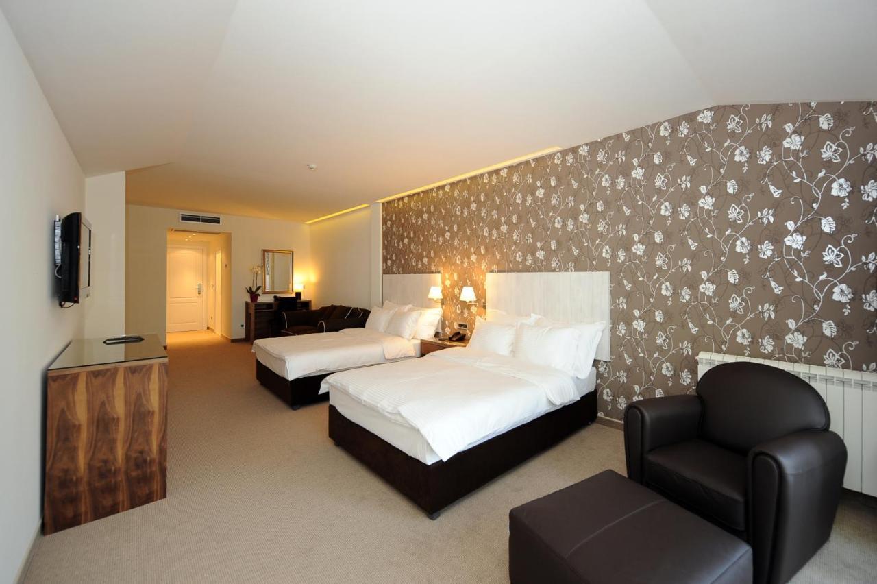 Hotel 1000 Ruza Белград Номер фото